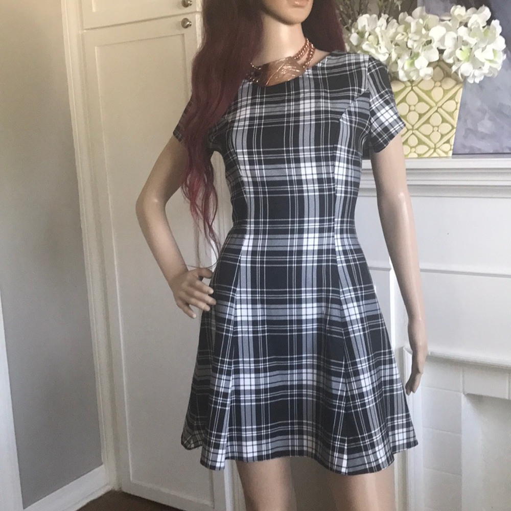 👚 Plaid Pleated Dress - Black